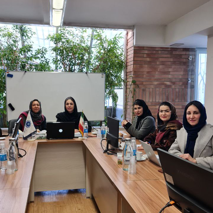 جلسه هیئت‌مدیره کانون زنان بازرگان خراسان رضوی با محوریت برنامه‌ریزی آموزشی و توانمندسازی زمستانه